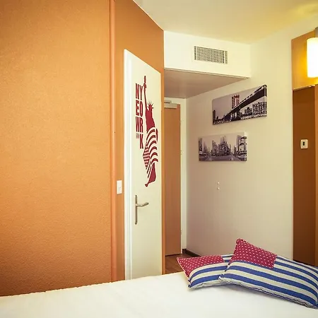 Ibis Lausanne Hotel 2*