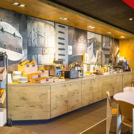 Ibis Lausanne Hotel 2*