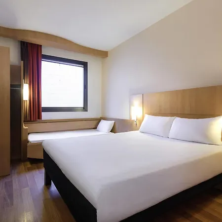 Ibis Lausanne Hotel 2*