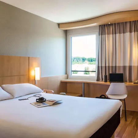 Ibis Lausanne Готель Кріссіер