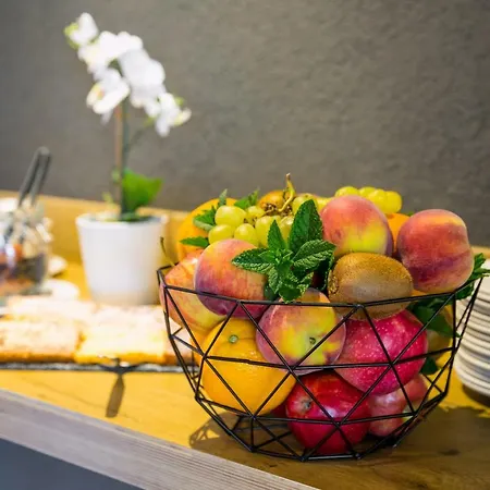 Ibis Lausanne Готель
